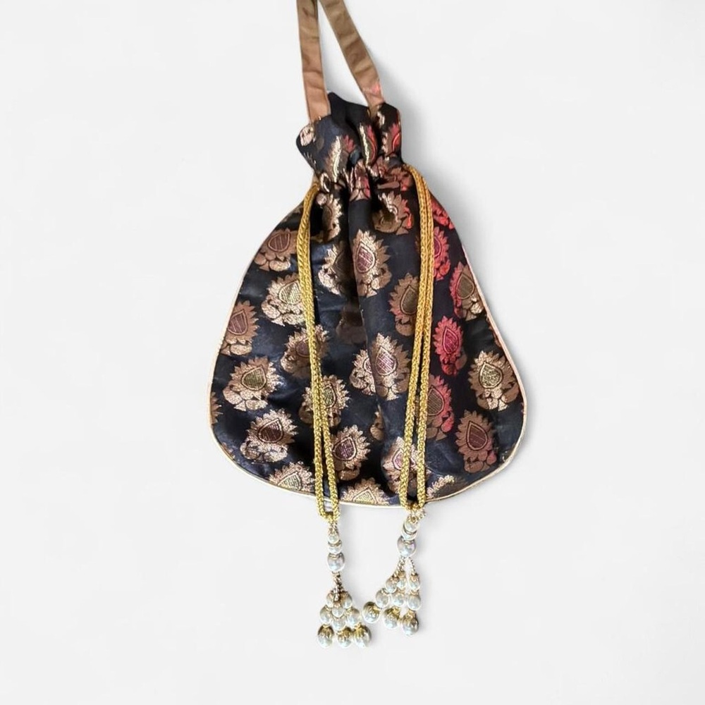 Elegant Black and Gold Women's Bag